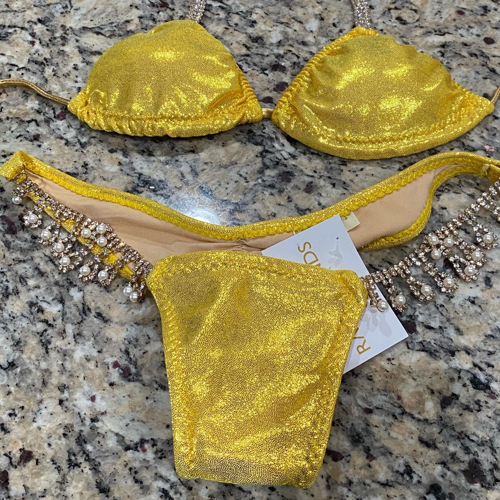 Ravish Sands Competition Posing Bikini View 2